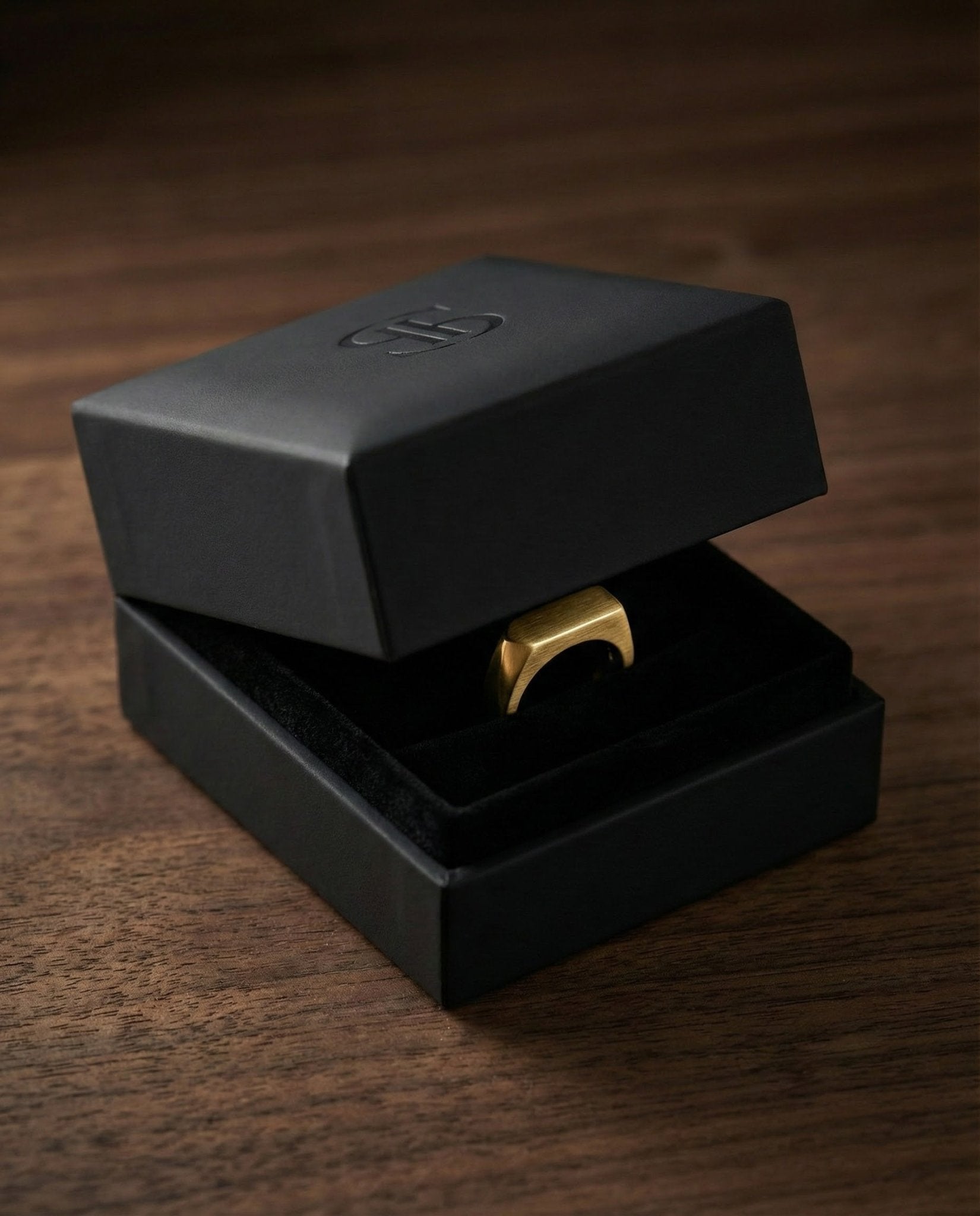 The Vault Signet - Klerona & Co