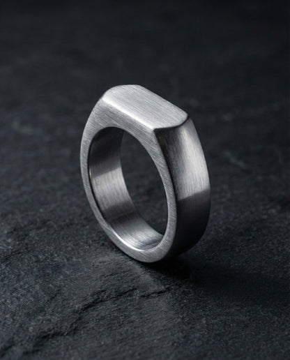 The Vault Signet - Klerona & Co